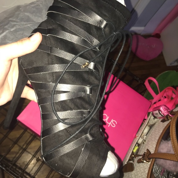 Sold 💗High Heels - Picture 2 of 5